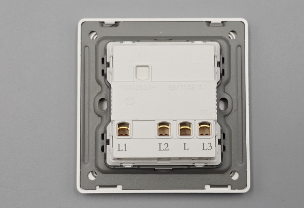 İşıq açarı (üç düyməli) Modi PK01-10A-3K-B60, Wh